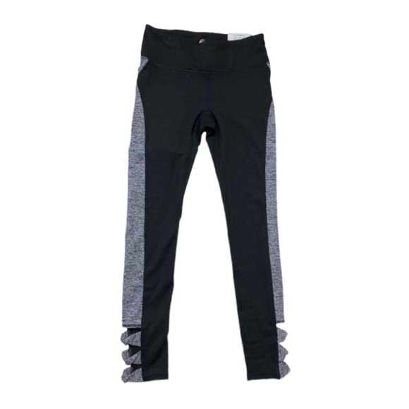 NWT GAIAM 7/8 Yoga Leggings Black and Gray OM Taylor Twist Cut Out Size XS - Picture 2 of 15